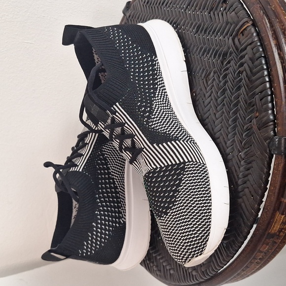 FitFlop Womens Marbleknit Black/White Walking Shoes Size 8 Medium (B, M) - Picture 4 of 12
